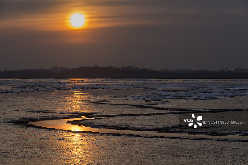瓦登海日落时的潮汐池图片素材