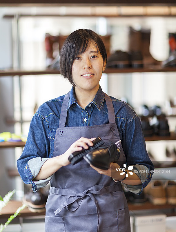 日本女擦鞋匠肖像图片素材