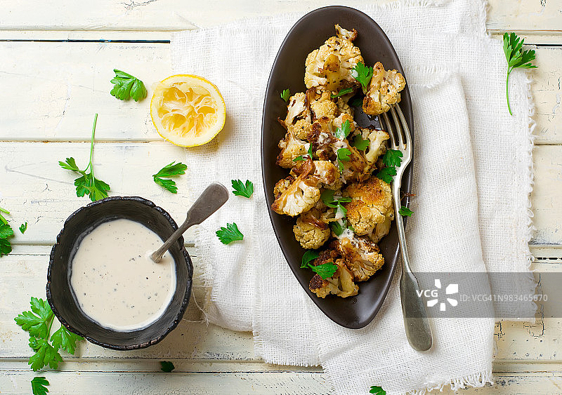 搭配奶酪酱的烤卷心菜图片素材