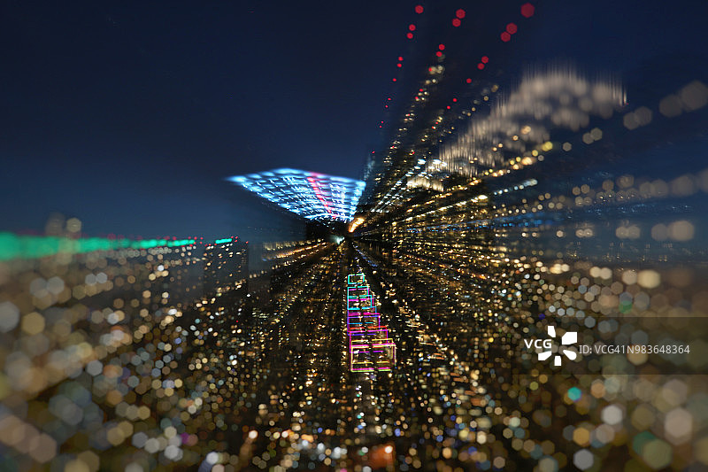 星空投影：蓝色时刻的多重城市维度之旅图片素材