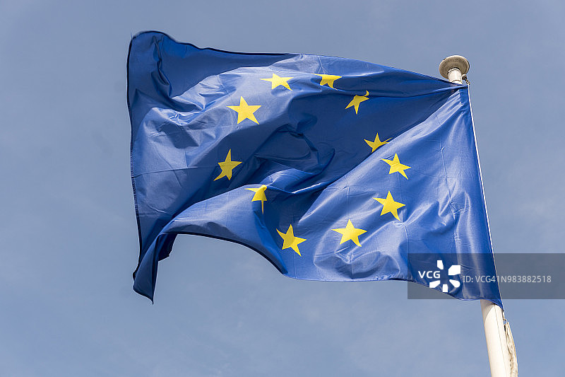 贝雷蒙大厦的欧盟旗帜图片素材
