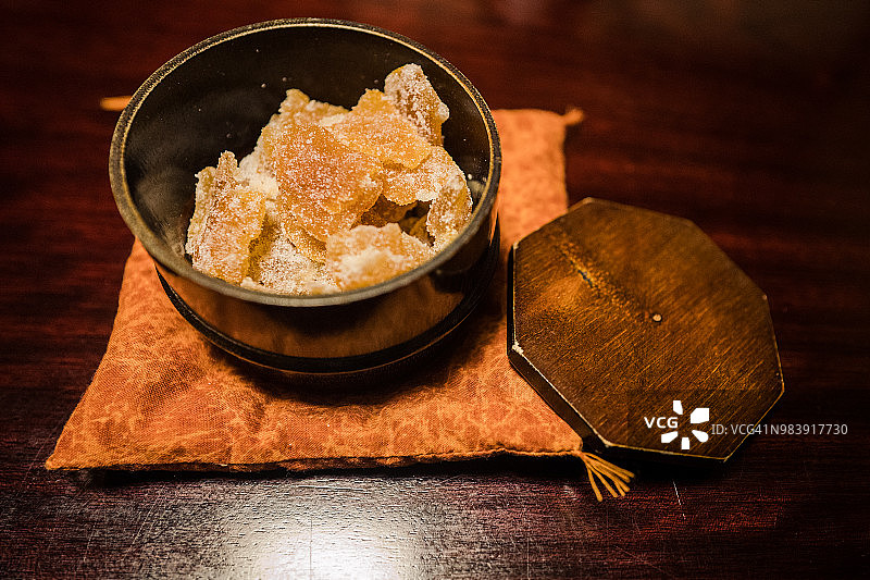日式茶和蜜饯柚子皮图片素材