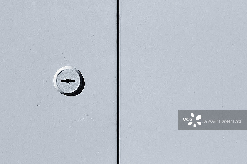 带锁的金属黑白门背景图片素材