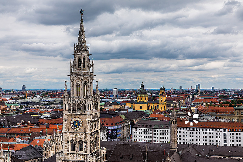 德国慕尼黑玛丽亚广场市政厅鸟瞰图（蓝天）图片素材