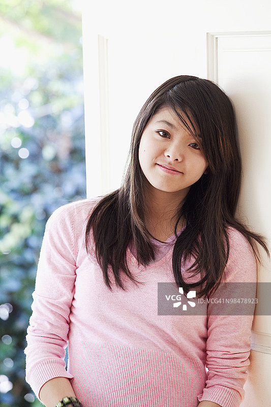 微笑的日本青少年图片素材