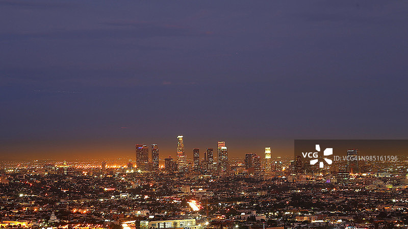 洛杉矶市中心天际线的夜空图片素材