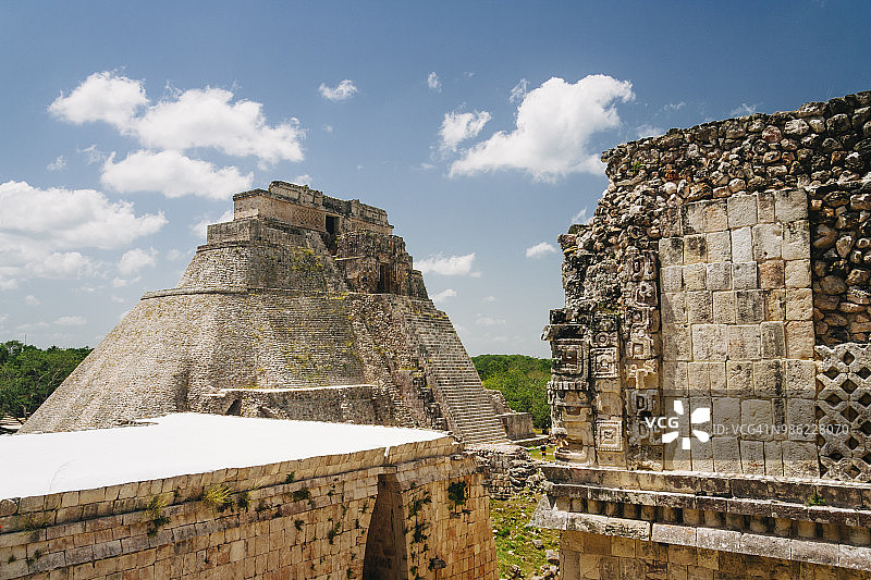 乌斯马尔魔法师金字塔图片素材
