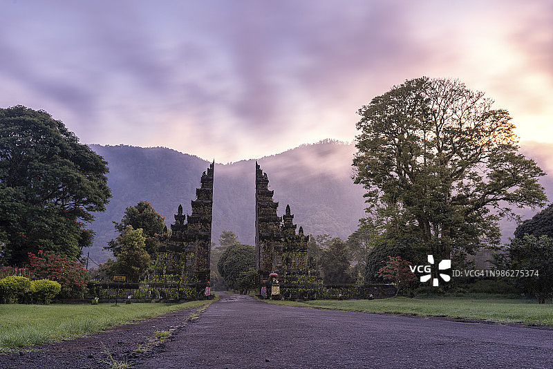 印度尼西亚巴厘岛的寺庙大门图片素材
