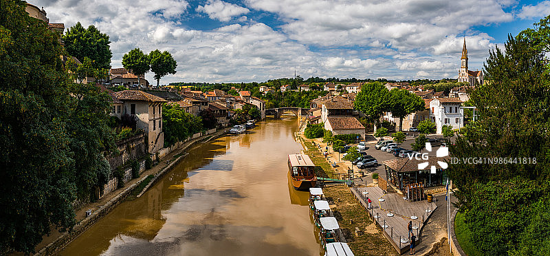 内拉克古老的法国小镇风光图片素材