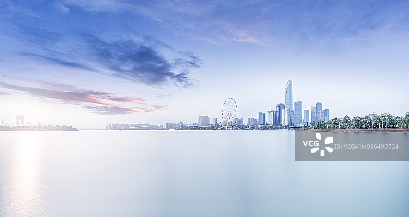 苏州金融区和金鸡湖的秀丽风光图片素材