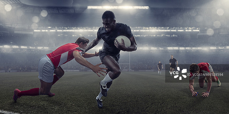 职业橄榄球运动员带球闪过对手图片素材