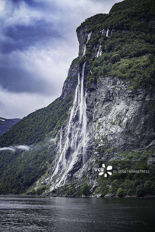 瀑布——七姐妹瀑布图片素材