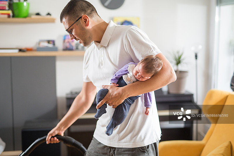 忙碌的父亲图片素材