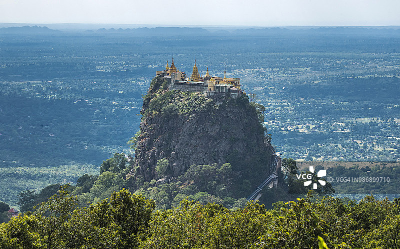 缅甸曼德勒地区的波巴山佛教遗址图片素材