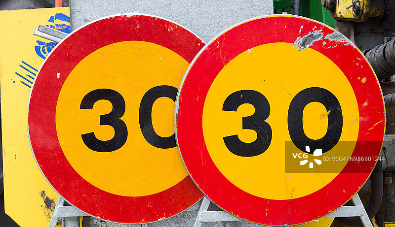 交通信号灯（限速30标志）图片素材