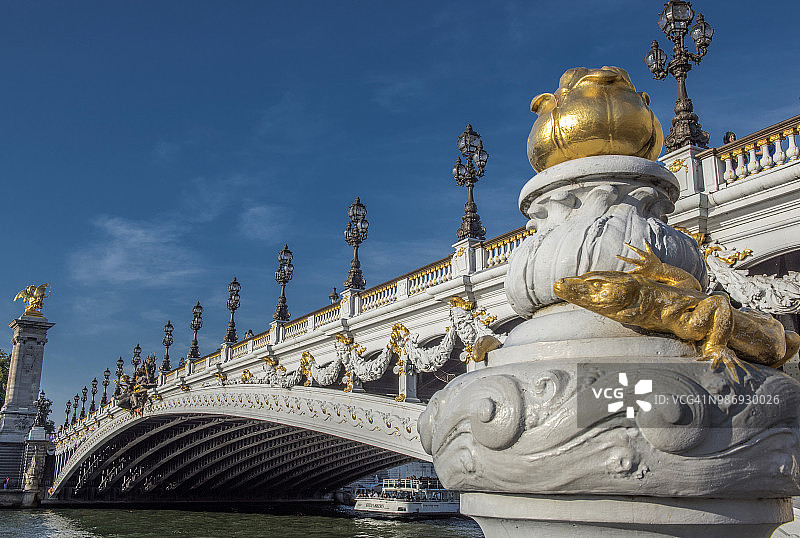 法国法兰西岛巴黎七区亚历山大三世桥特写图片素材