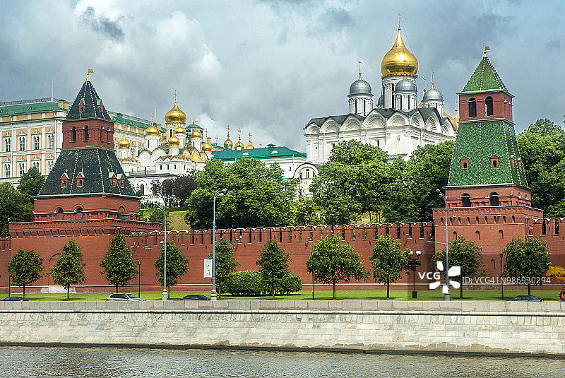 俄罗斯莫斯科：莫斯科河畔的克里姆林宫墙图片素材