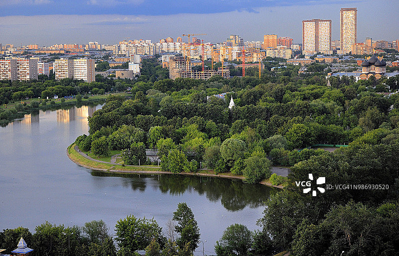 俄罗斯莫斯科：被城市环绕的伊兹迈洛夫斯基公园图片素材