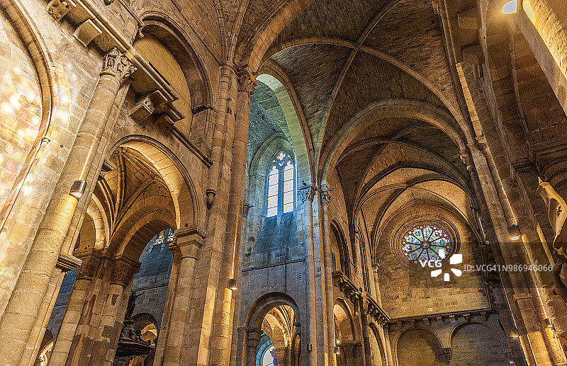 法国洛特省菲雅克圣索沃尔修道院教堂图片素材