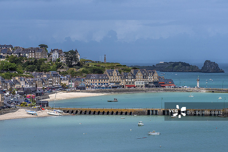 法国布列塔尼坎卡莱海滨风光图片素材