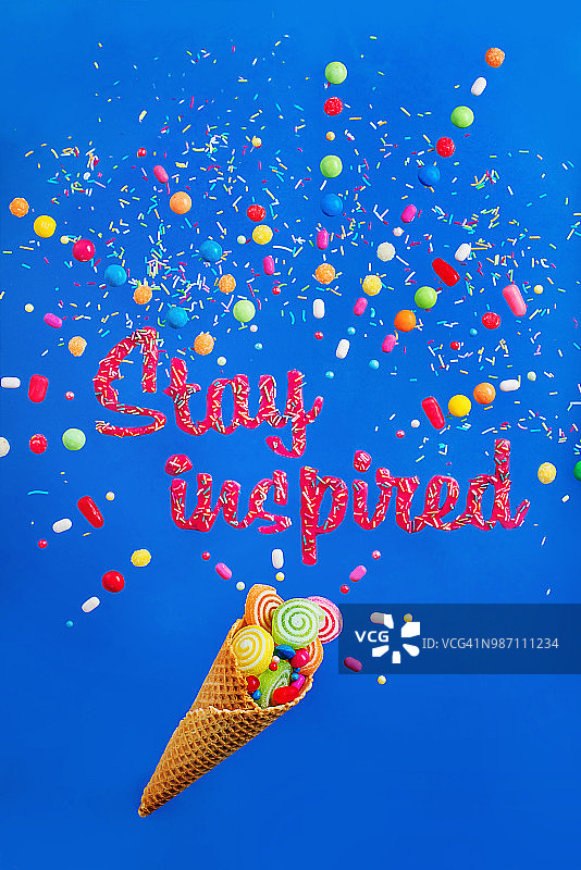 甜美冰淇淋华夫蛋筒平铺图片素材