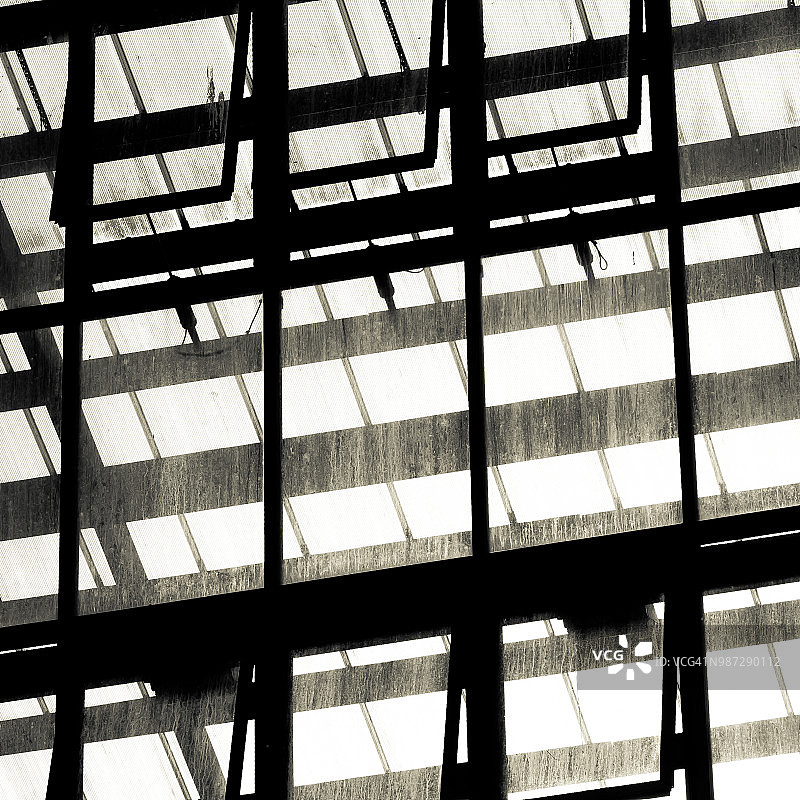 金属和玻璃结构的抽象黑白艺术照片图片素材