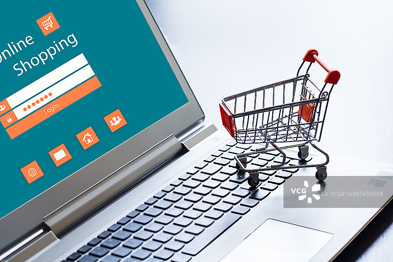 笔记本电脑上的在线购物网站图片素材