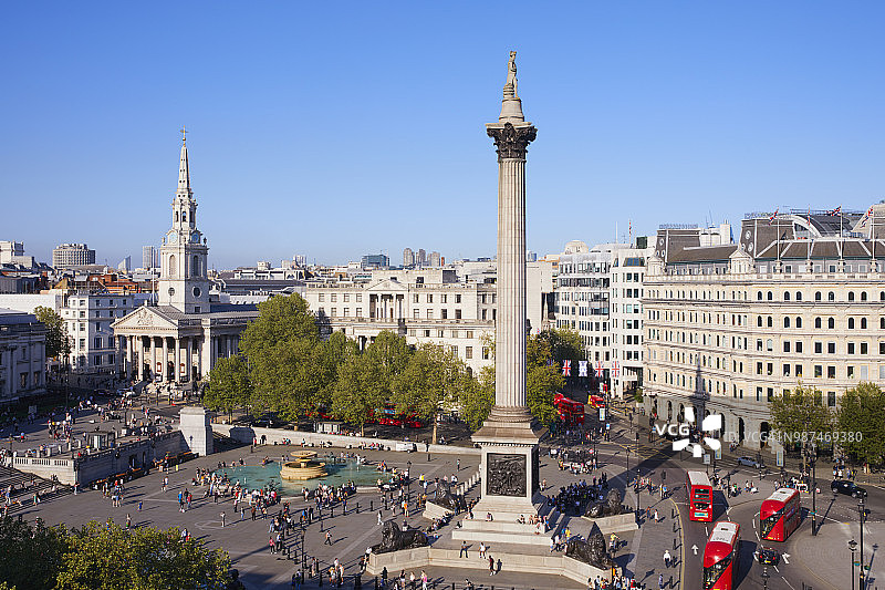 英国伦敦白厅的特拉法加广场图片素材