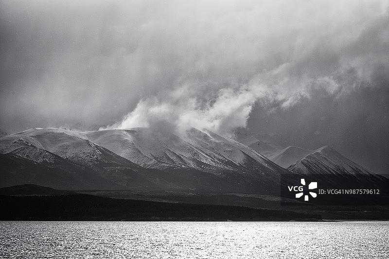 新西兰奥塔哥邓斯坦湖与南阿尔卑斯山图片素材