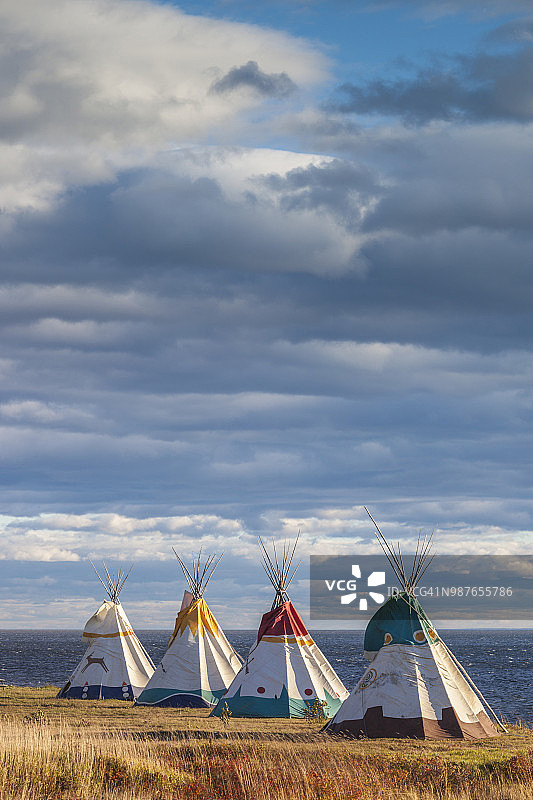 魁北克加斯佩半岛米克麦克原住民的圆锥形帐篷图片素材