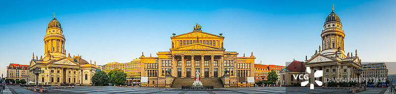 德国柏林宪兵广场标志性历史广场日出全景图片素材