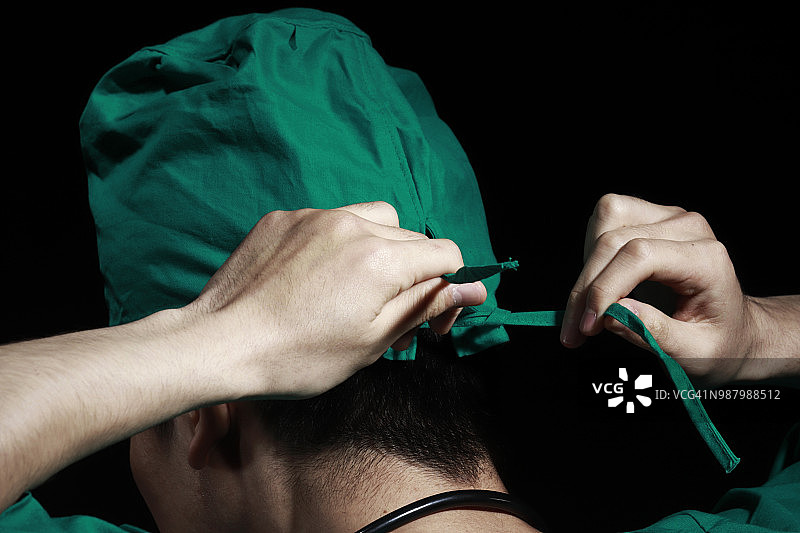 外科医生系手术帽特写图片素材