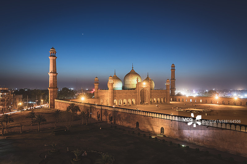 拉合尔巴德夏希清真寺暮光景色，巴基斯坦图片素材