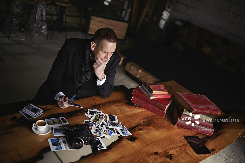 老年摄影师图片素材