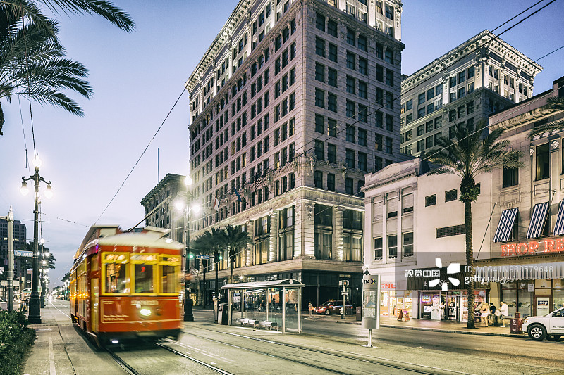 运河街的典型有轨电车图片素材