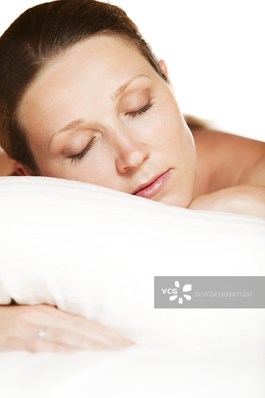 沉睡的年轻女人图片素材