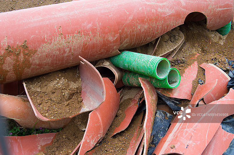 破裂的水管图片素材