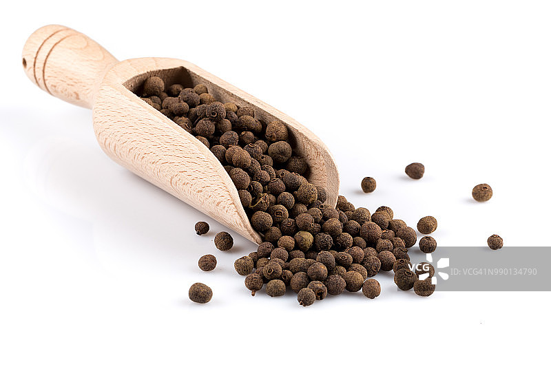 撒落大粒黑胡椒的木铲图片素材
