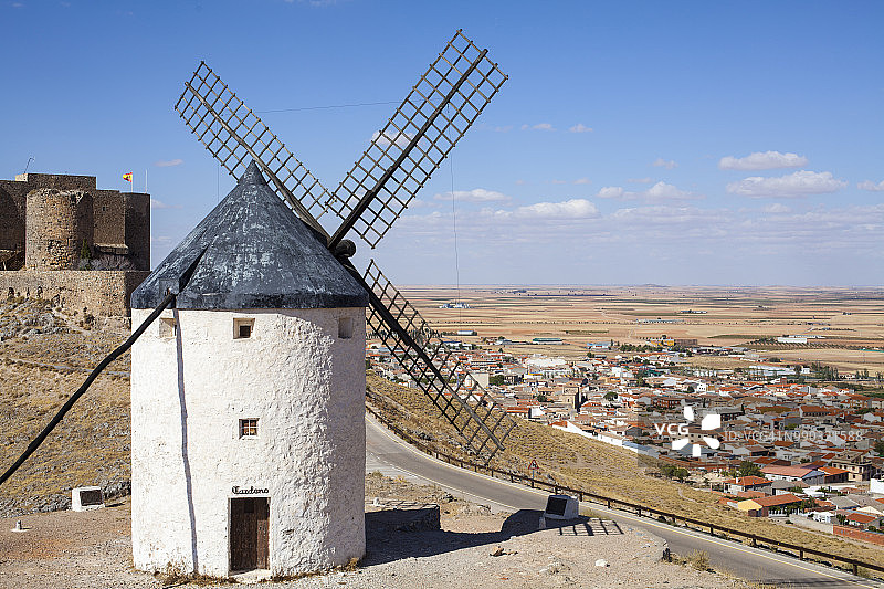 孔苏埃格拉的风车，卡斯蒂利亚-拉曼查，托莱多，西班牙图片素材