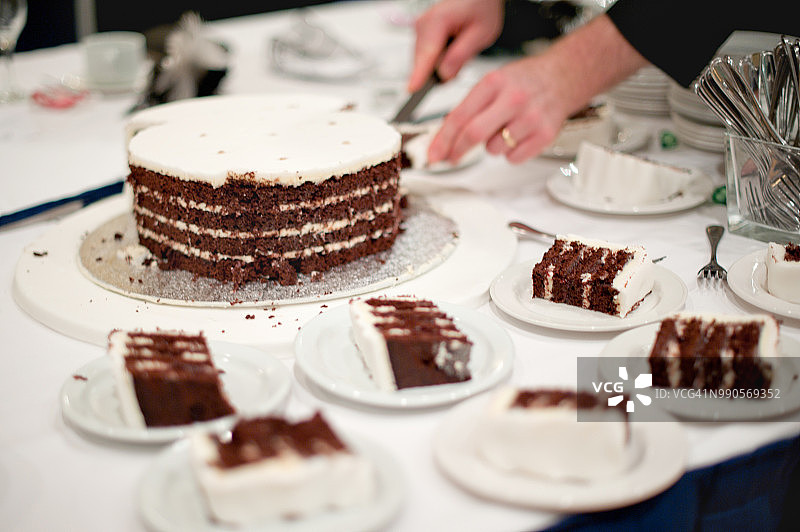 婚礼庆典白霜巧克力蛋糕图片素材