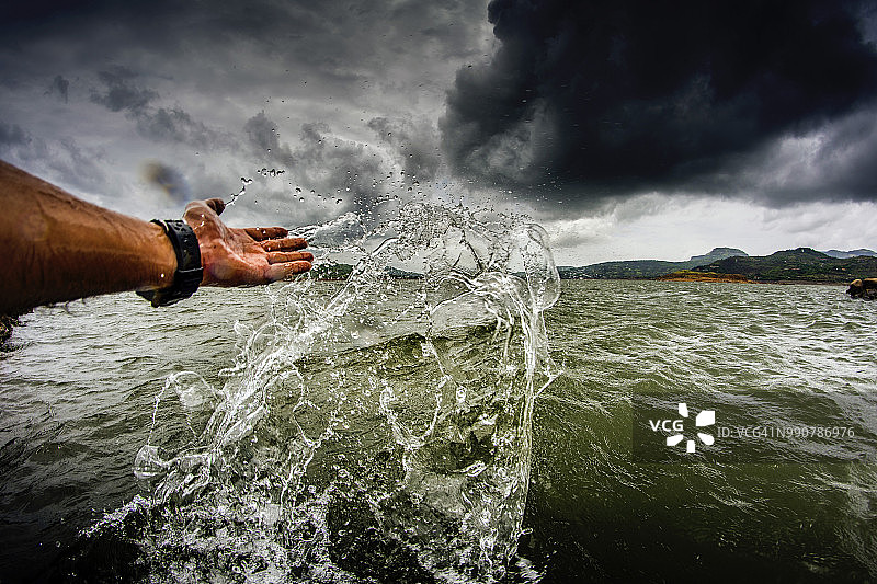 帕瓦纳水坝充沛雨水图片素材