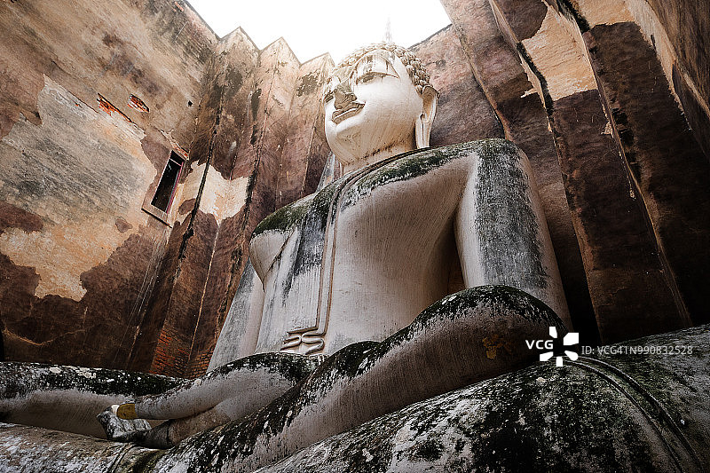 泰国素可泰历史遗址的大佛像图片素材