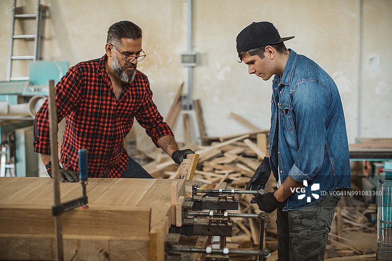 他们彼此心领神会图片素材