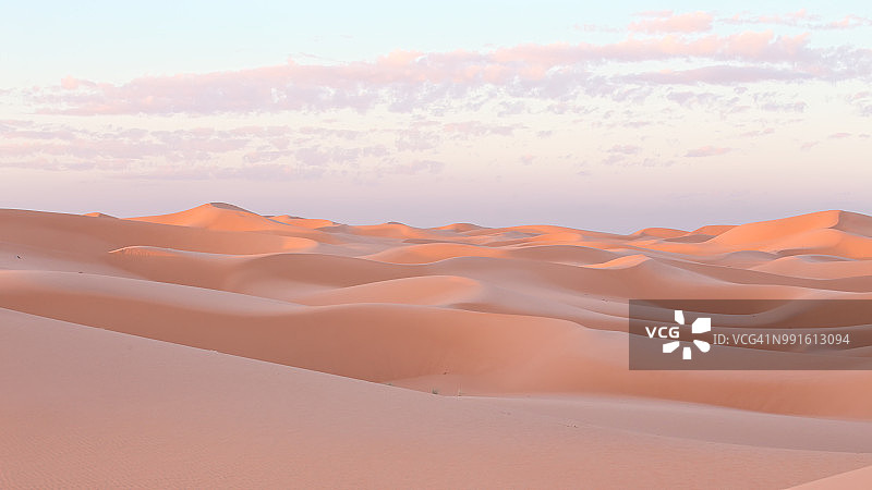 日落时分的沙丘图片素材