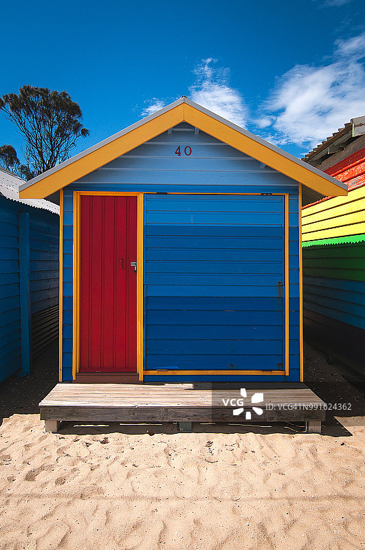彩色海滩小屋图片素材