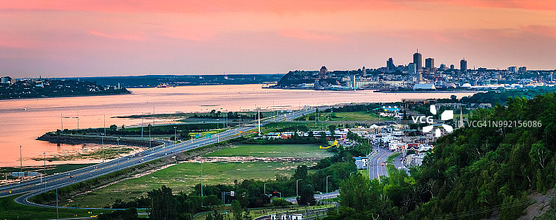 蒙莫朗西瀑布图片素材