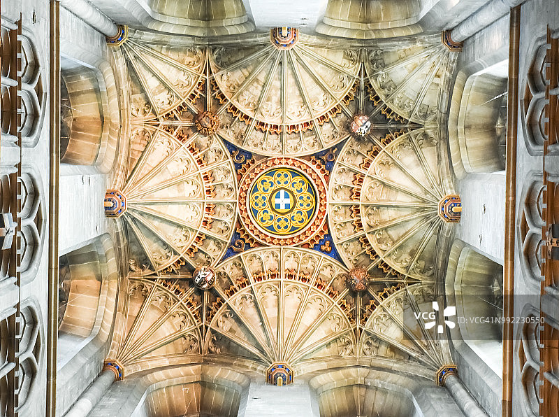 英格兰坎特伯雷大教堂的壮丽天花板细节图片素材