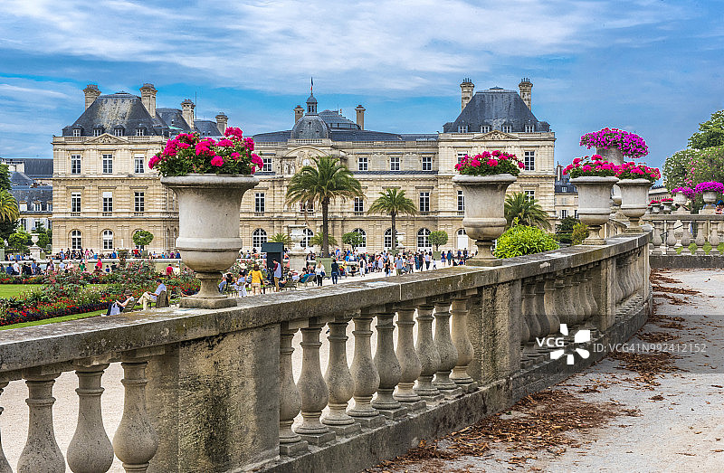 法国巴黎第六区卢森堡花园和卢森堡宫图片素材