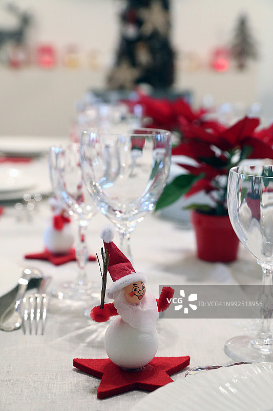 餐桌上的圣诞装饰品，日内瓦，瑞士图片素材