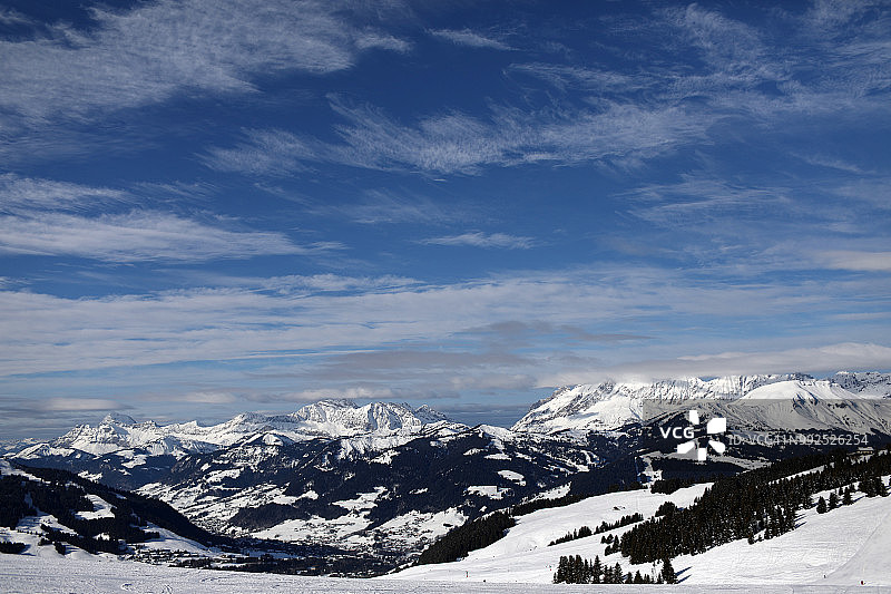 法国阿尔卑斯山勃朗峰滑雪场图片素材